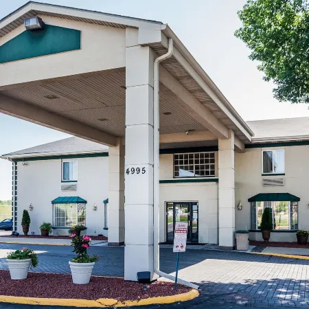 Quality Inn & Suites des Moines - Merle Hay Road