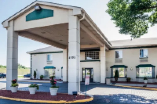 Quality Inn & Suites des Moines - Merle Hay Road