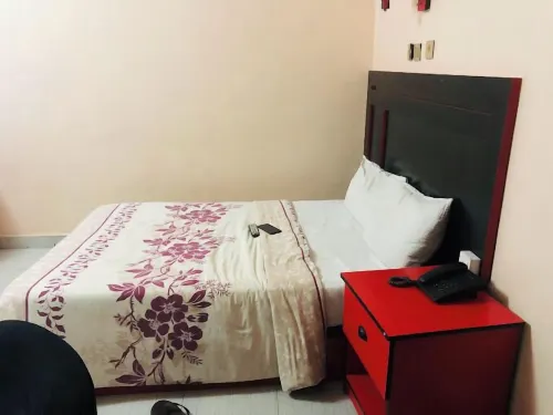 德爾夫酒店及套房