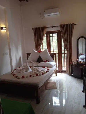 White House Holiday Home Hotels near Kulatunga Traders