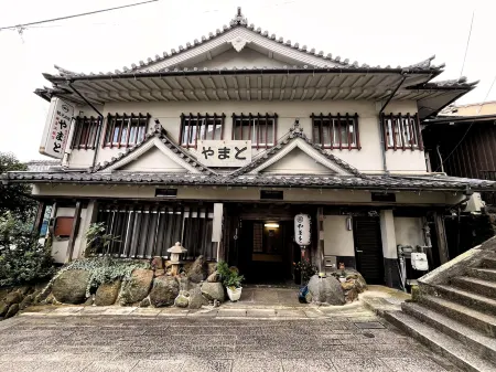 Kanko Ryokan Yamato Отели рядом с достопримечательностью «Mount Ikoma»