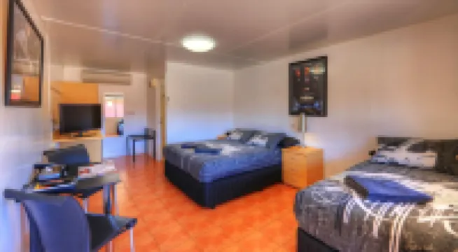 Halls Creek Motel Hotels in 