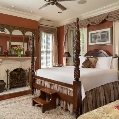 The Inn on West Liberty Hotels near Orleans Square