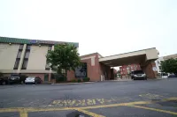 Comfort Suites Bethlehem Near Lehigh University and LVI Airport - parking