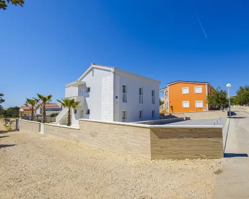 Apartments Villa V Hotels in Vir
