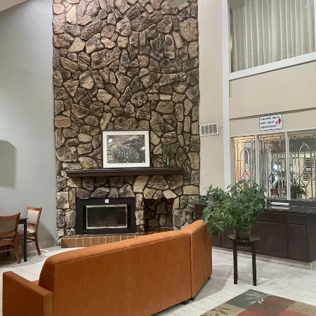 Affordable Suites of America Grand Rapids Отели рядом с достопримечательностью «Колледж Келвин»