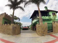 Castelo da Ilha Hotels near Ingleses Beach