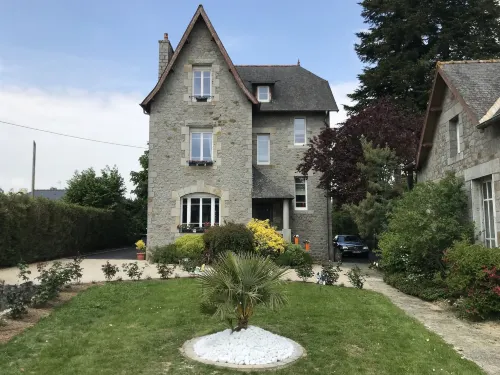 لو كلو سان بريس فنادق في Saint-Brice-en-Cogles