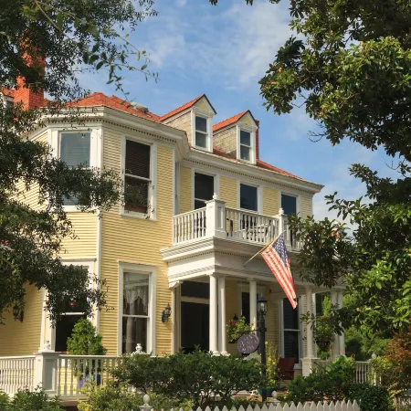 Azalea Inn and Villas