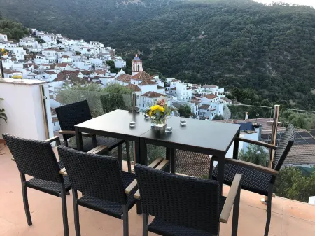 Benarrabá Hostel Отели рядом с достопримечательностью «Mirador El Asalto Del Cura»