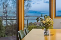 Cedar Cottages Blackmans Bay Hotels in Kettering