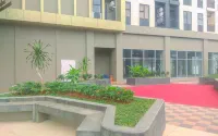 Fancy and Nice Studio at Transpark Cibubur Apartment by Travelio - Bãi đậu xe