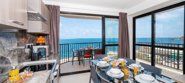 Islet Seafront Apartment Corner Terrace Hotéis em Bugibba