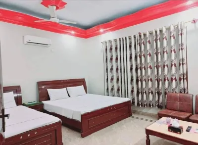 Cosy inn Near Millennium Mall Hotel di Shah Faisal Town