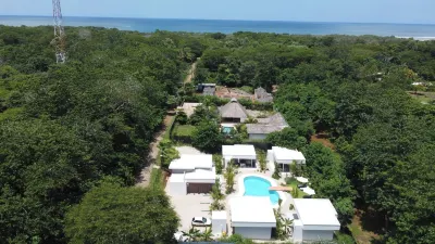 One Life Villas Avellanas Walk to Beach Отели в г. 