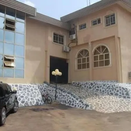 Royal Pavilion Hotel & Suites
