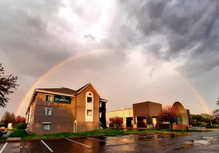 DuPont Suites - Louisville - St. Matthews Отели в г. Сейнт Мэттьюс