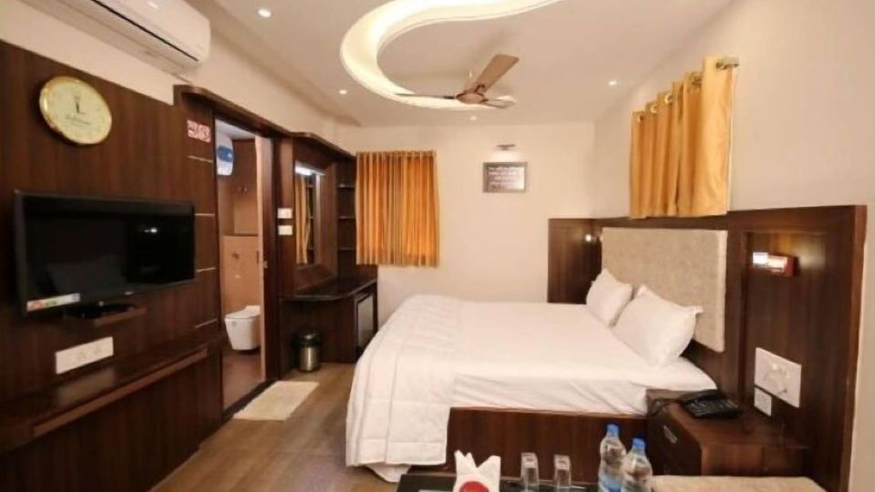 Le Emerald Residency
