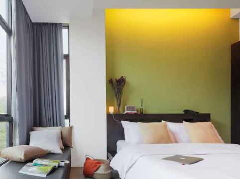 แอท โฮม เรสซิเดนซ์