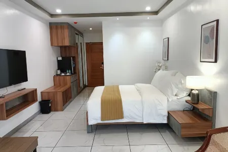 Rosh Hotel