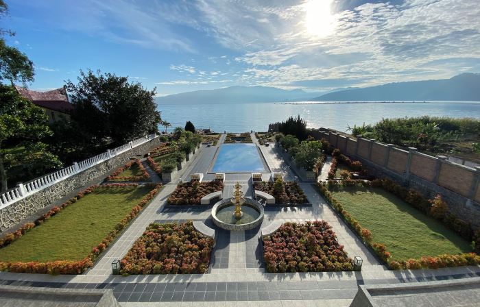 Toba Retreat Mansion and Villas