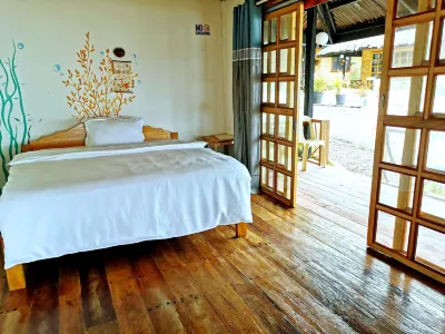 Kokomo Dive Resort Hotels near White Island