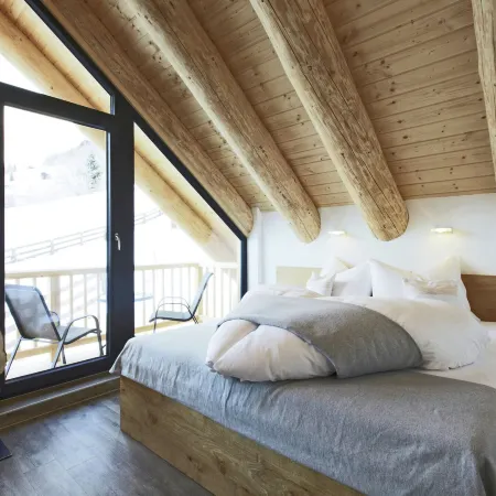 Cosy, Modern Canadian Wooden Chalet