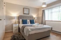 Bright & Spacious 3 Bd in the Centre of Bourton! Hotels in Bourton-on-the-Water
