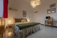 Marco Polo 37 - Crocetta Nest Hotel in zona Gioielleria Bussetti Gioielli