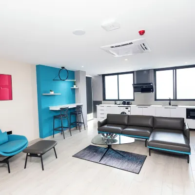 Bankable Roomzzz Отели рядом с достопримечательностью «Осу»