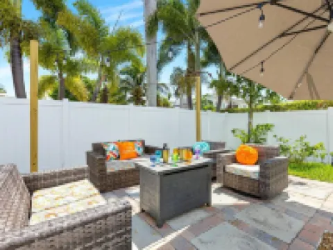 Cozy Home at Lighthouse Point With Pool Hotels in Lighthouse Point