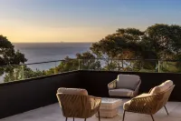 Blanc de Noir Luxe Grandeur Heated Pool and Spa Hotels in Mount Martha
