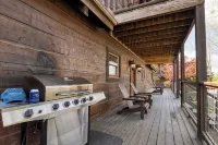 Alpine Mountain Lodge by AvantStay Sleeps 19 Luxury Cabin Game Room, Hot Tub Dollywood