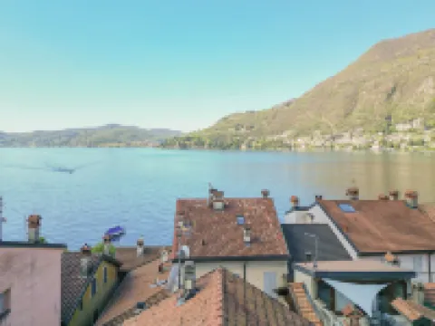 Emily's Holiday House - Authentic Lake Como by Rent All Como Hotels in Torno