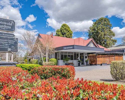 Cotswold Gardens Hotels in Armidale
