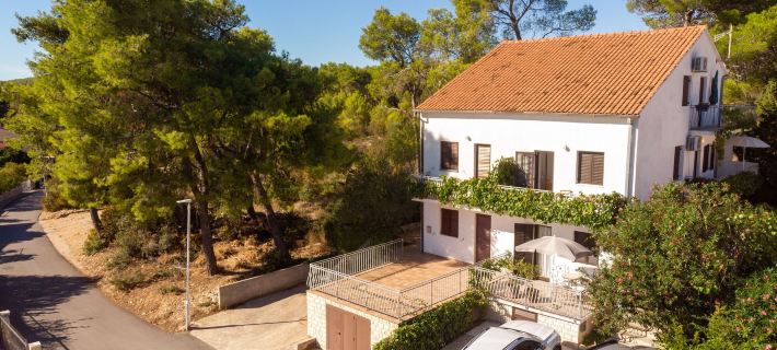 Apartments Iskra Hotels in Vrboska
