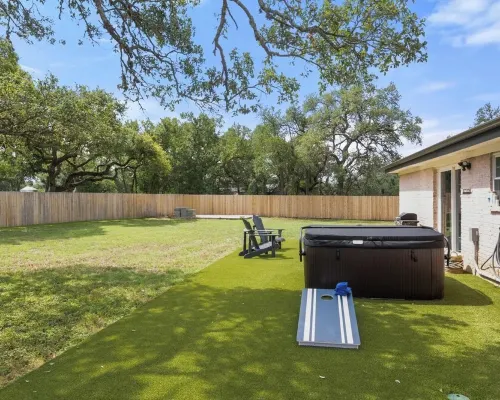 New SPA! Dwntwn DRIP Bluff St Cottage & Guest House! Walk to Food, Bars & Music! Hoteles en Dripping Springs