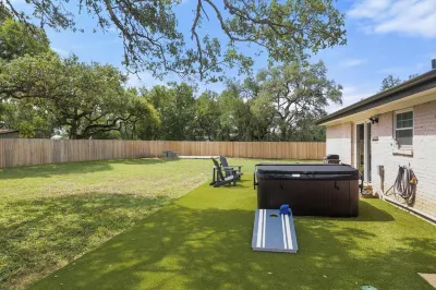 New SPA! Dwntwn DRIP Bluff St Cottage & Guest House! Walk to Food, Bars & Music!