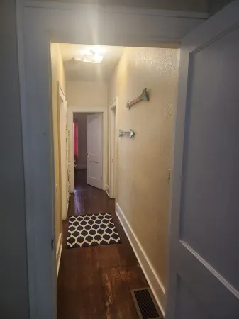 Antique Bungalow Close to Downtown wichita! Отели рядом с достопримечательностью «The Keeper of the Plains»