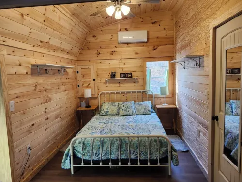 Rose's Cabin - A Rustic Pet-Friendly Cabin in the Woods