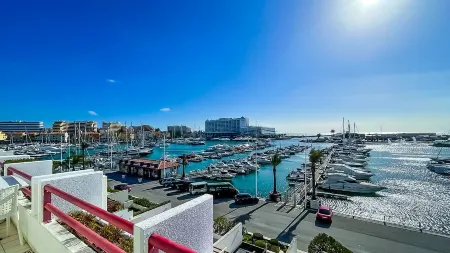 Yes Vista Marina T1 by HSR Vilamarina Отели рядом с достопримечательностью «Praia da Quarteira»