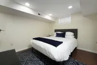 Modern & Cozy 4 Bedroom, 6 TV's, Ms. Pacman, Walk to Starbucks!