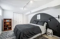 Cozy & Colorful garden unit in Logan Square Hotels in 