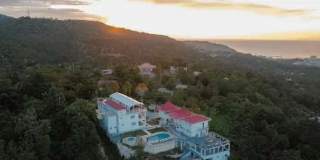 Lavender Moon Villas Отели рядом с достопримечательностью «Тертл Ривер Фолс & Гарденс»