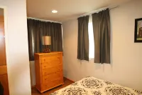 Athens City 2 bedroom, 1 bath, in town, walk to restaurants, FREE WiFi, Parking