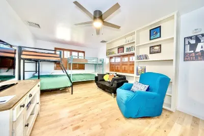 Renovated Cool House / Private Heated Pool / Short Walk to Beach / Sleeps 10