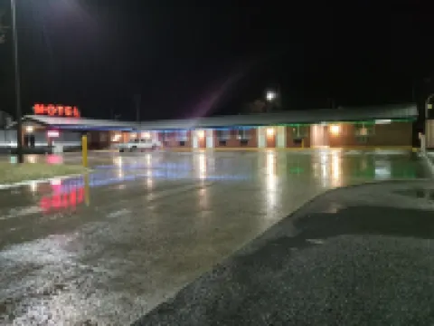 Lighthouse Lodge Hotels in Bond County