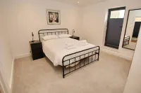 Beachfront Walks with Sea View Balcony Deck - Wifi
