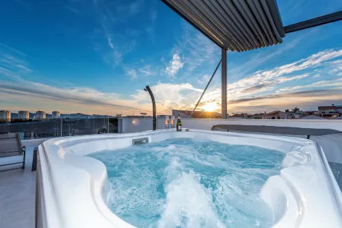 Luxury Majpruz Suites I - Jacuzzi