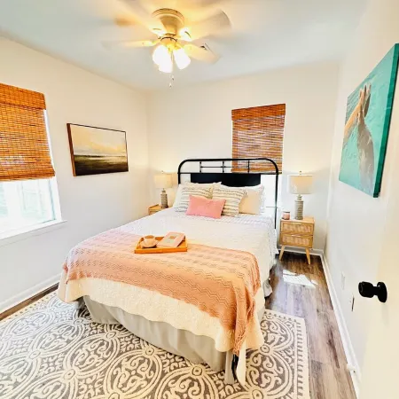 Charming 2-bedroom house in Ardmore with AC, WiFi. Enjoy your stay